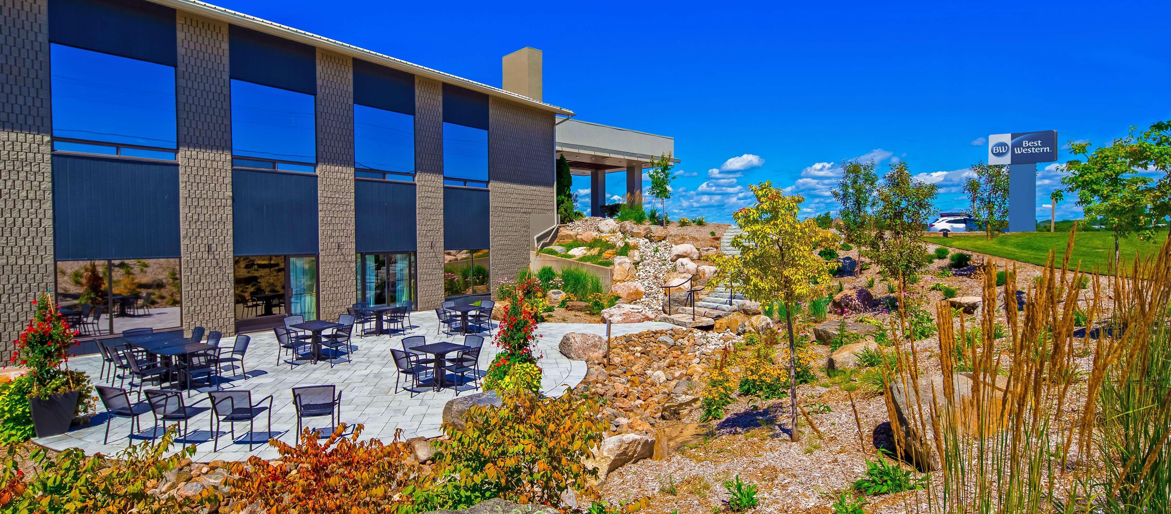 Best Western Pembroke Inn & Conference Centre Екстериор снимка