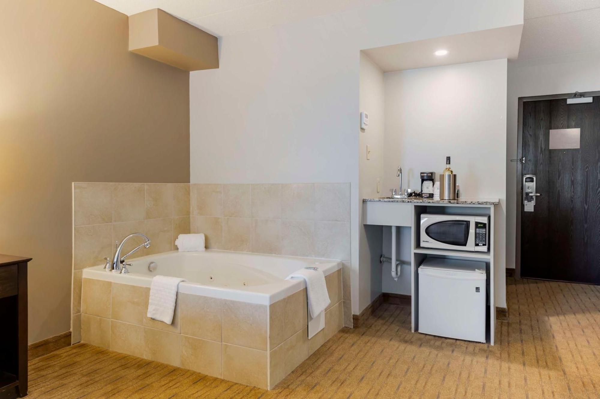 Best Western Pembroke Inn & Conference Centre Екстериор снимка