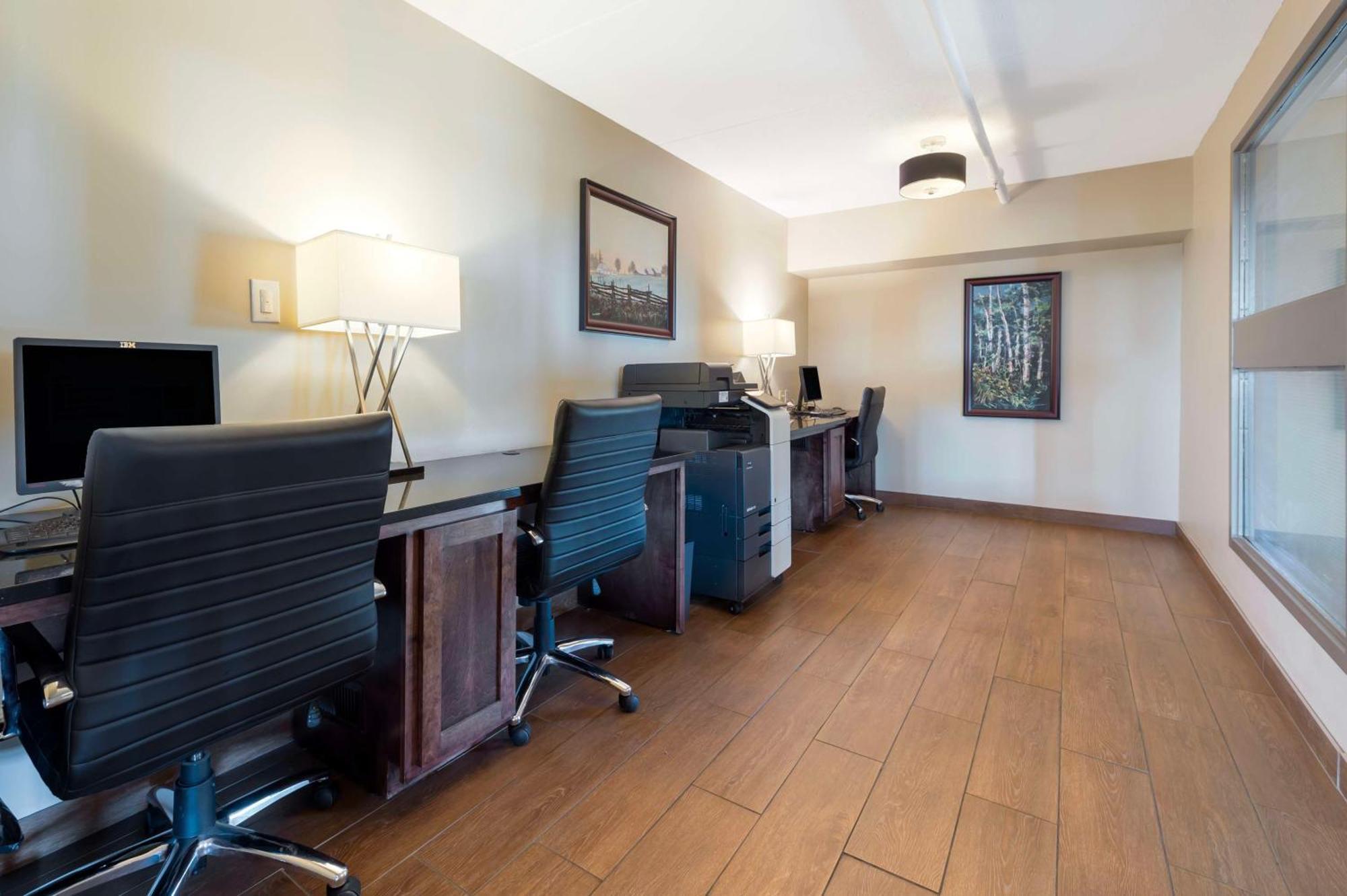 Best Western Pembroke Inn & Conference Centre Екстериор снимка