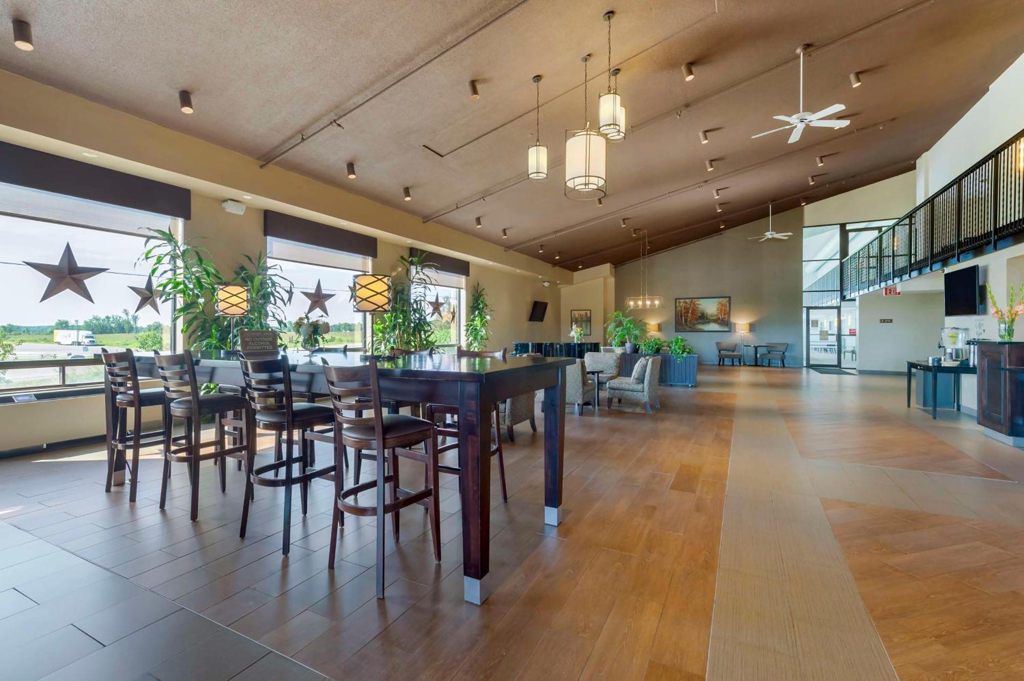 Best Western Pembroke Inn & Conference Centre Екстериор снимка